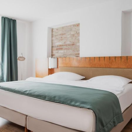 Hotel Cristallo ลันด์สฮูท ภายนอก รูปภาพ