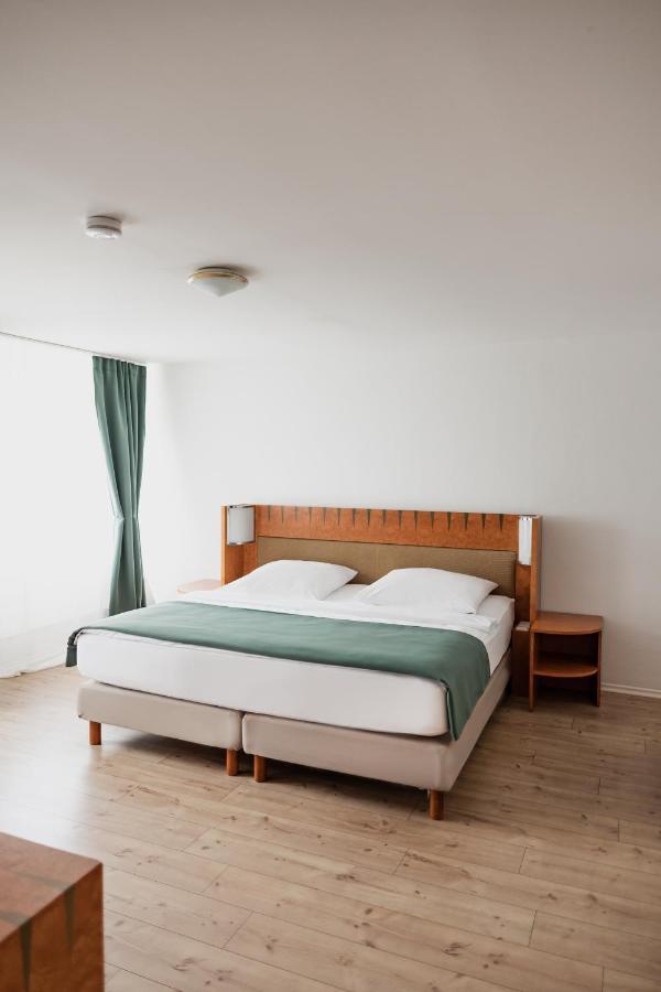 Hotel Cristallo ลันด์สฮูท ภายนอก รูปภาพ