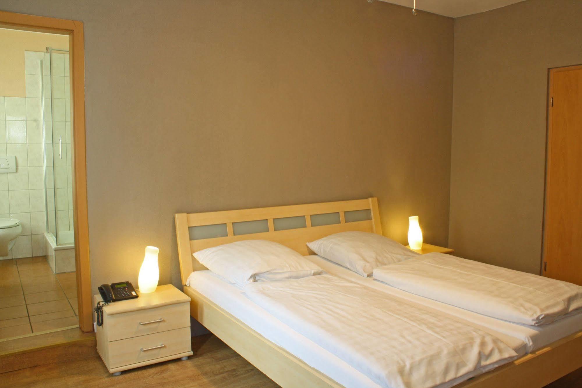 Hotel Cristallo ลันด์สฮูท ภายนอก รูปภาพ