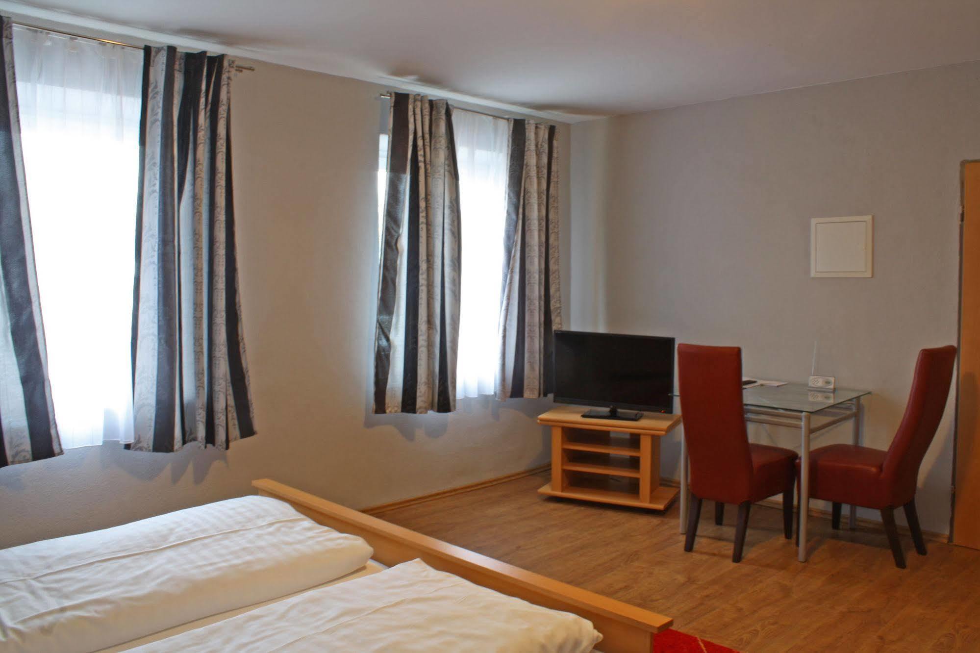 Hotel Cristallo ลันด์สฮูท ภายนอก รูปภาพ