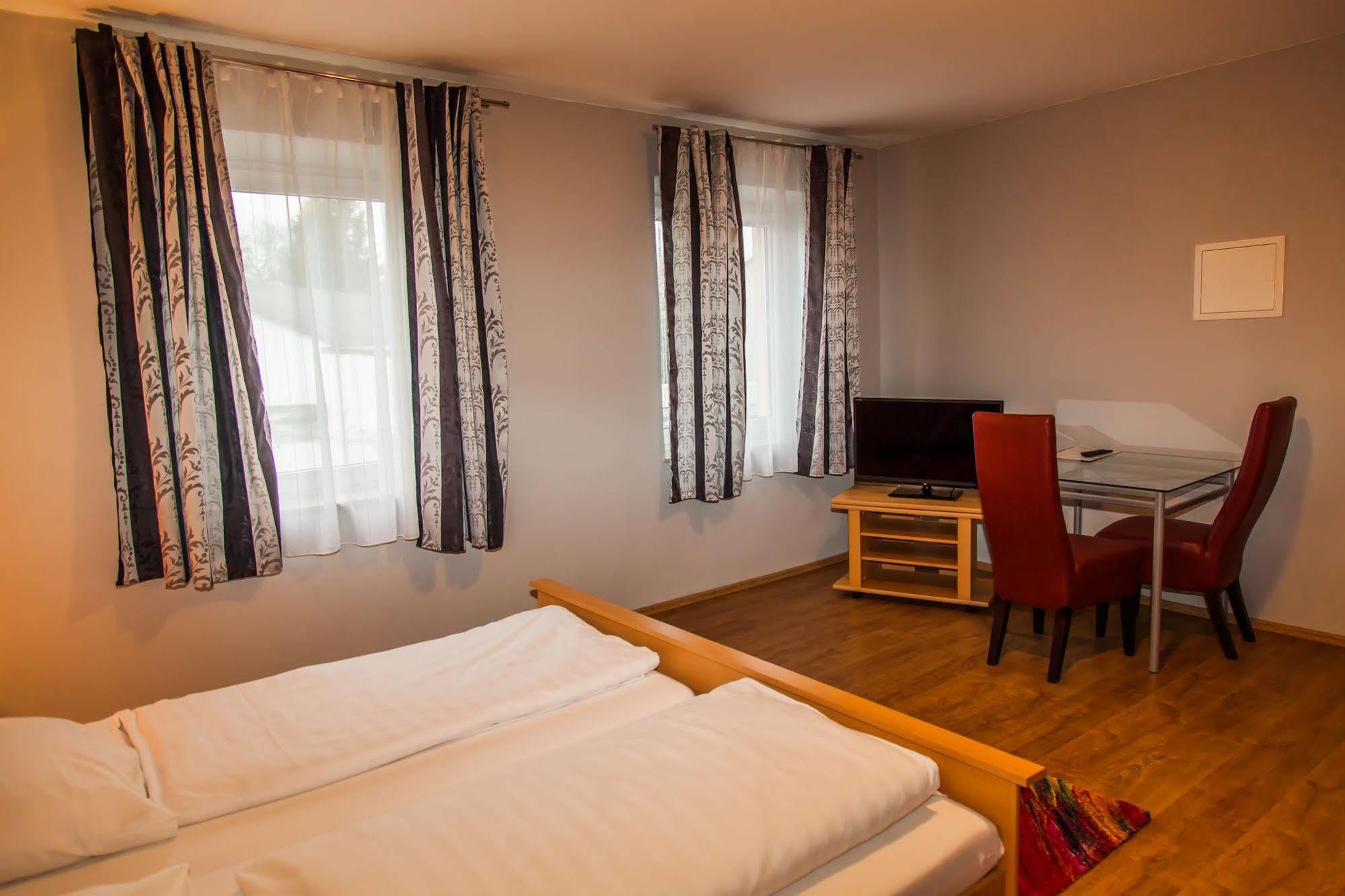 Hotel Cristallo ลันด์สฮูท ภายนอก รูปภาพ