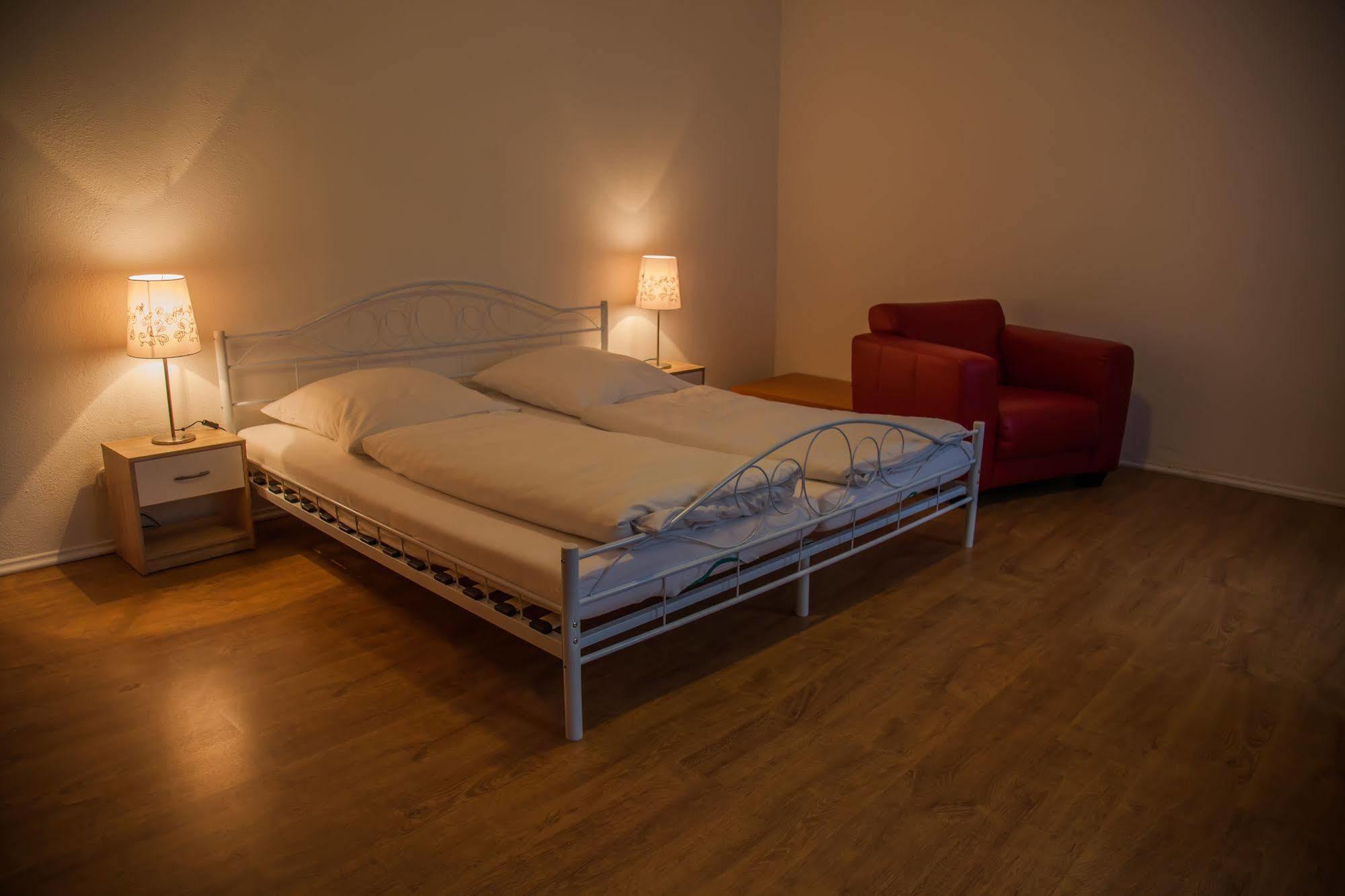 Hotel Cristallo ลันด์สฮูท ภายนอก รูปภาพ